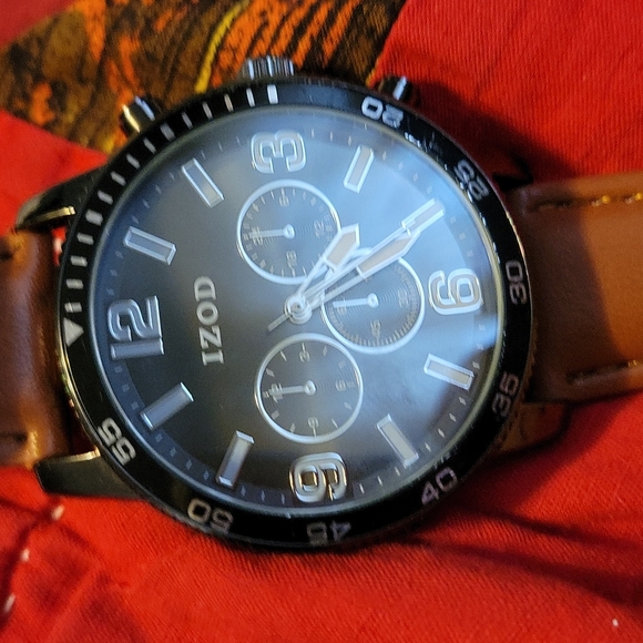 Men's IZOD watch - Picture 4 of 6